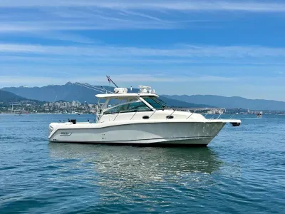 Pre-Owned 2017 Boston whaler 345 Conquest for Sale | Vancouver, BC | M&P Yacht Centre | 6adbd4ebb1a525829c0a6ddb
