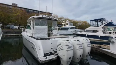 Pre-Owned 2017 Boston whaler 345 Conquest for Sale | Vancouver, BC | M&P Yacht Centre | 6adbd4ebb1a525829c0a6ddb