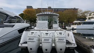 Pre-Owned 2017 Boston whaler 345 Conquest for Sale | Vancouver, BC | M&P Yacht Centre | 6adbd4ebb1a525829c0a6ddb