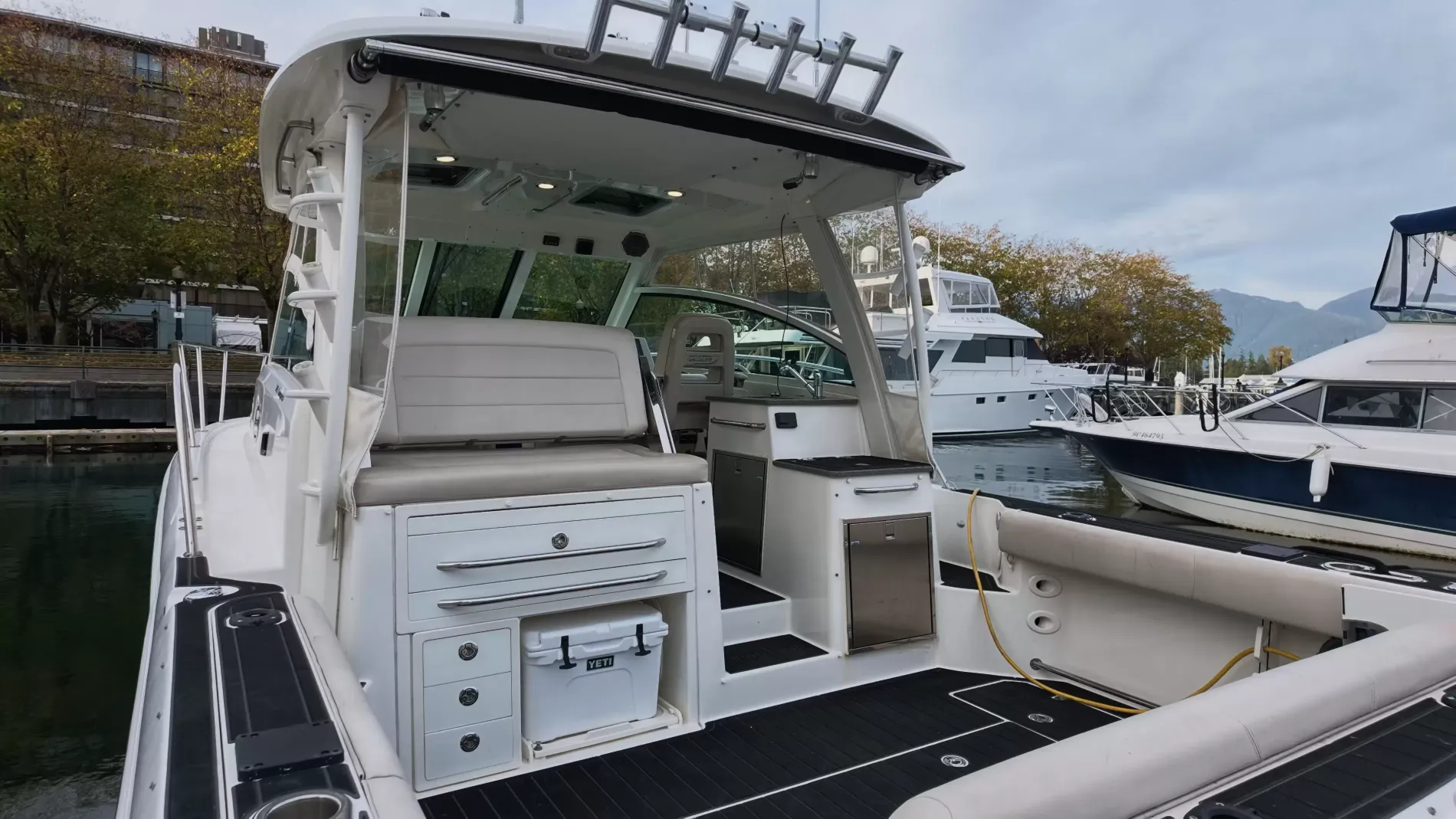 Pre-Owned 2017 Boston whaler 345 Conquest for Sale | Vancouver, BC | M&P Yacht Centre | 6adbd4ebb1a525829c0a6ddb