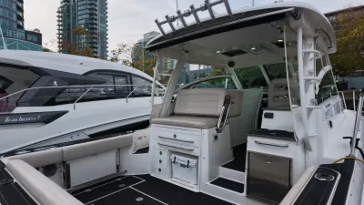 Pre-Owned 2017 Boston whaler 345 Conquest for Sale | Vancouver, BC | M&P Yacht Centre | 6adbd4ebb1a525829c0a6ddb