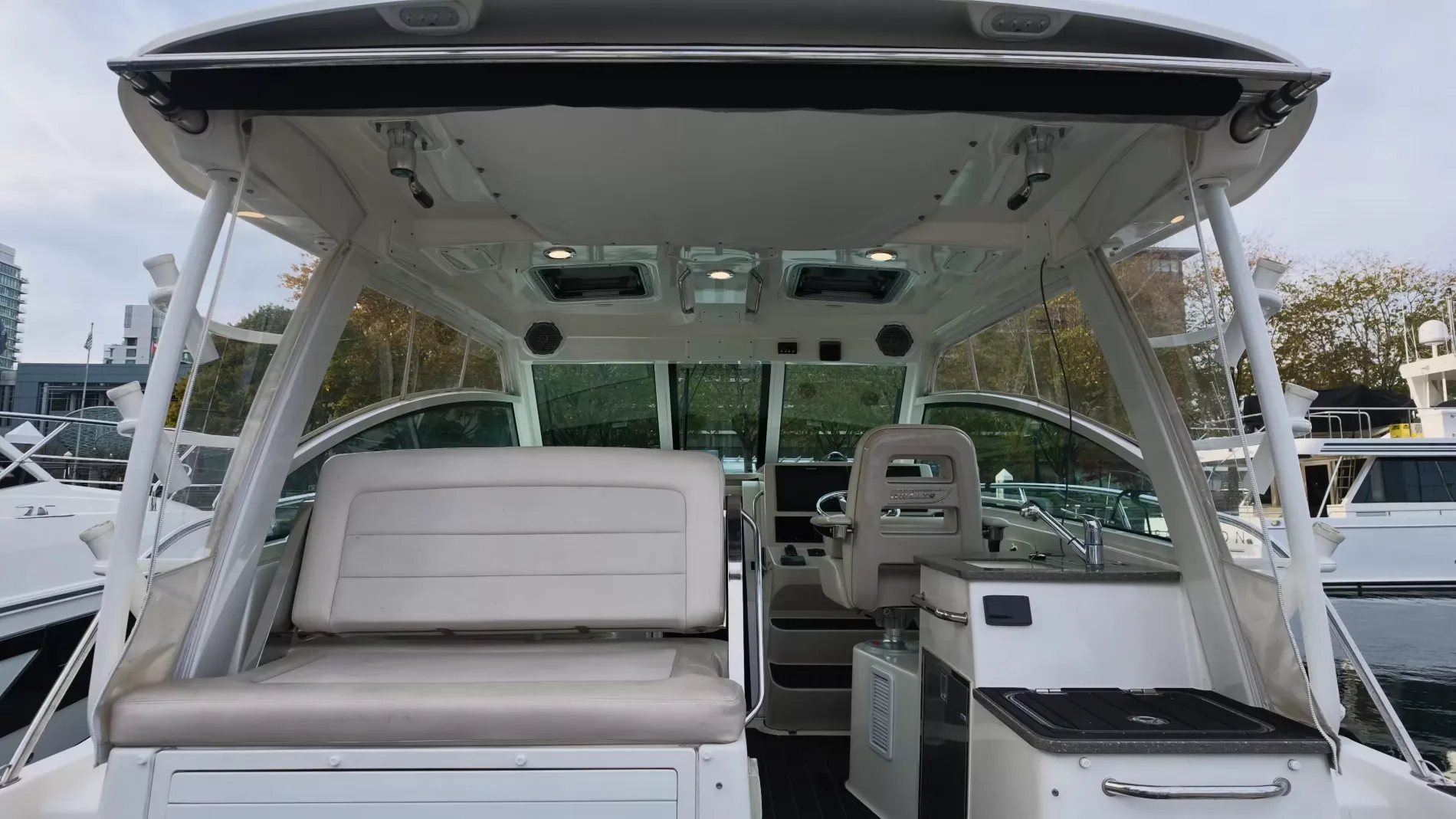 Pre-Owned 2017 Boston whaler 345 Conquest for Sale | Vancouver, BC | M&P Yacht Centre | 6adbd4ebb1a525829c0a6ddb