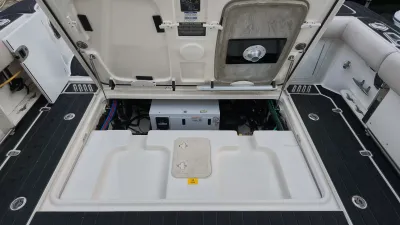 Pre-Owned 2017 Boston whaler 345 Conquest for Sale | Vancouver, BC | M&P Yacht Centre | 6adbd4ebb1a525829c0a6ddb