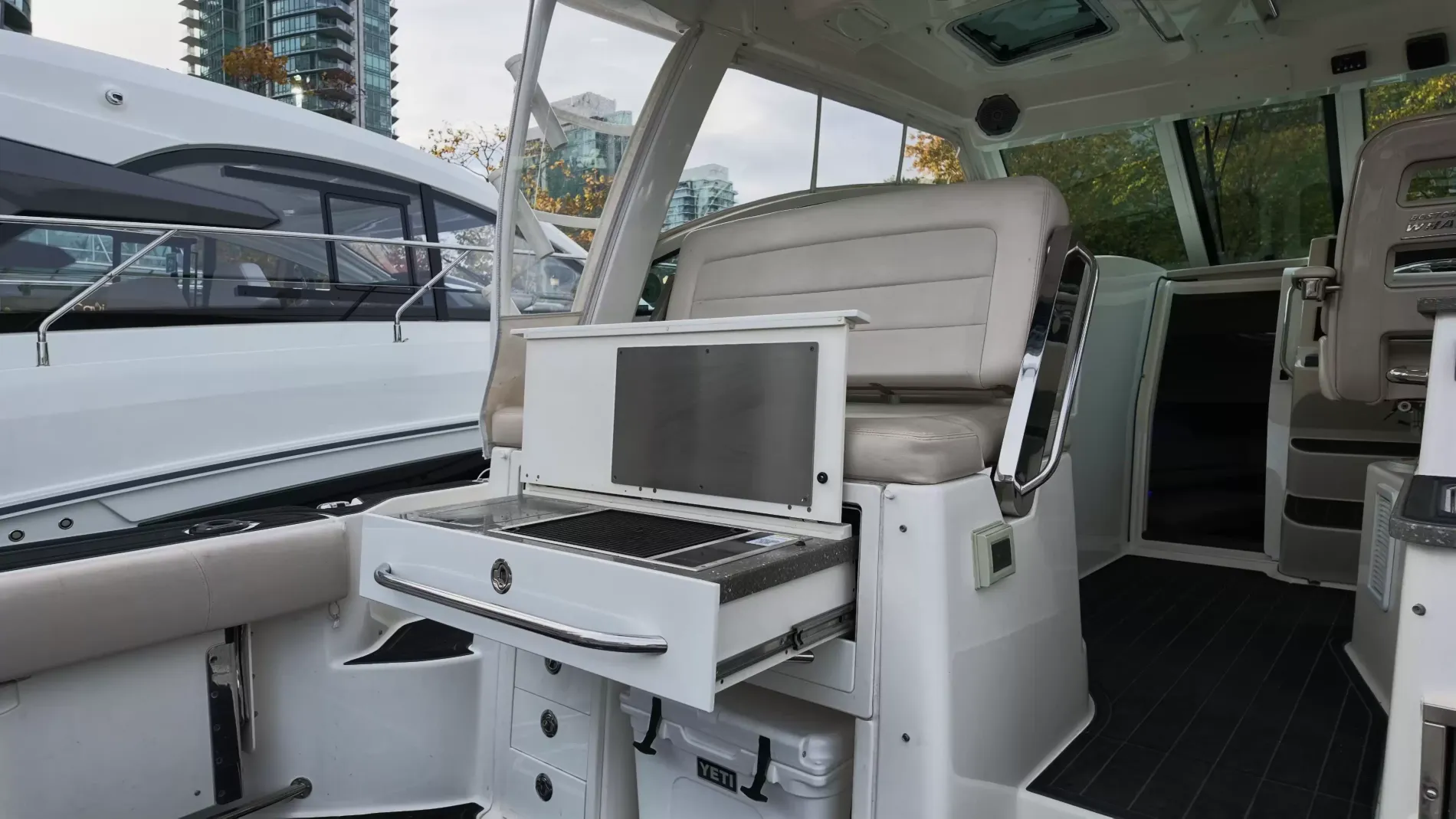 Pre-Owned 2017 Boston whaler 345 Conquest for Sale | Vancouver, BC | M&P Yacht Centre | 6adbd4ebb1a525829c0a6ddb