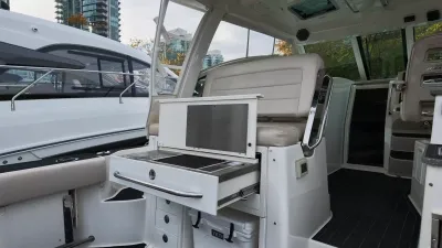 Pre-Owned 2017 Boston whaler 345 Conquest for Sale | Vancouver, BC | M&P Yacht Centre | 6adbd4ebb1a525829c0a6ddb