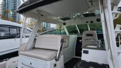Pre-Owned 2017 Boston whaler 345 Conquest for Sale | Vancouver, BC | M&P Yacht Centre | 6adbd4ebb1a525829c0a6ddb