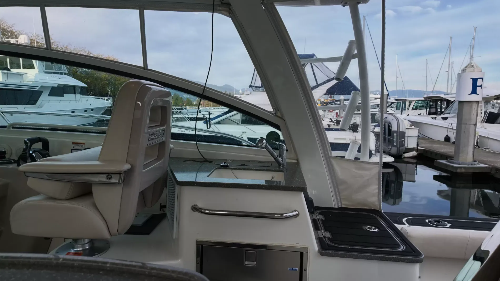 Pre-Owned 2017 Boston whaler 345 Conquest for Sale | Vancouver, BC | M&P Yacht Centre | 6adbd4ebb1a525829c0a6ddb