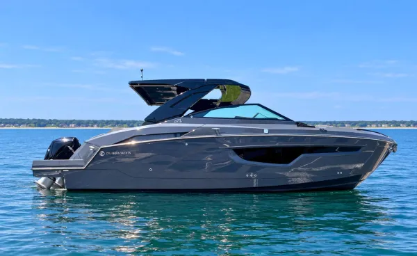2023 Cruisers Yachts 34 GLS - OB SOUTH BEACH detail image 0