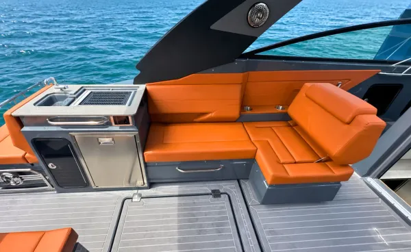 2023 Cruisers Yachts 34 GLS - OB SOUTH BEACH detail image 3