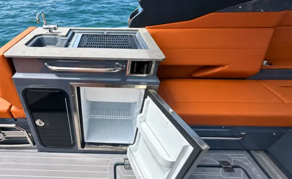 2023 Cruisers Yachts 34 GLS - OB SOUTH BEACH detail image 4
