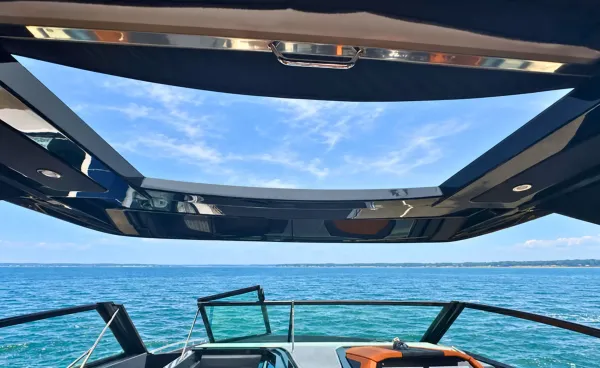 2023 Cruisers Yachts 34 GLS - OB SOUTH BEACH detail image 11