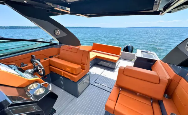 2023 Cruisers Yachts 34 GLS - OB SOUTH BEACH detail image 13