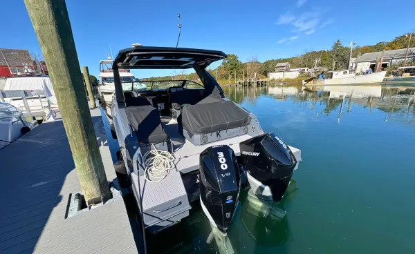 2023 Cruisers Yachts 34 GLS - OB SOUTH BEACH detail image 28