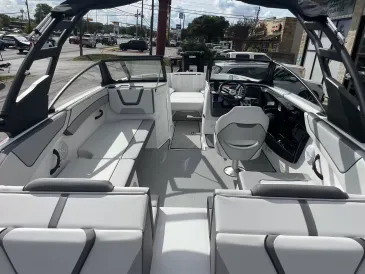 2027 Yamaha AR220-8