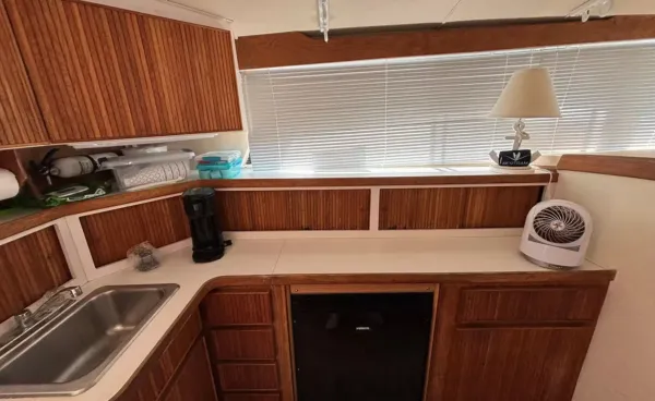 1989 Bertram 33 SPORT FISHERMAN detail image 6