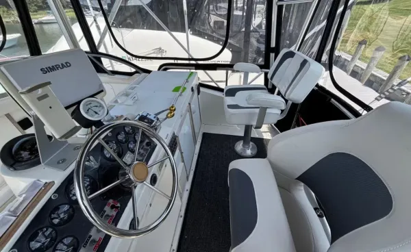 1989 Bertram 33 SPORT FISHERMAN detail image 9